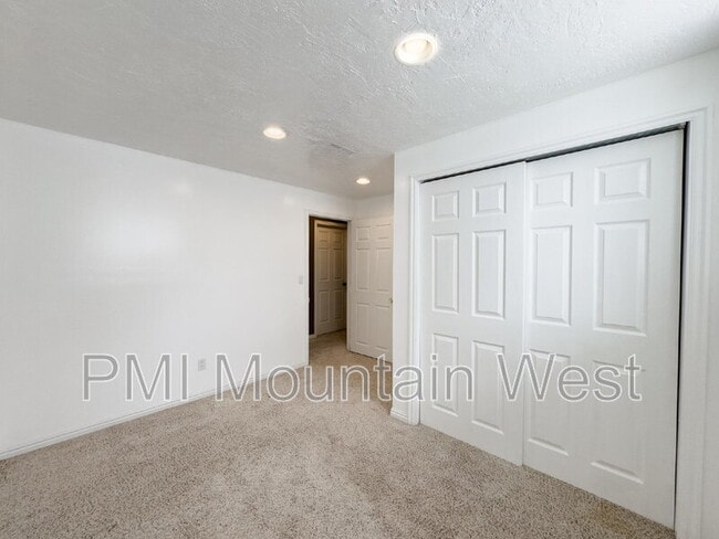 Building Photo - 2419 1850 N St
