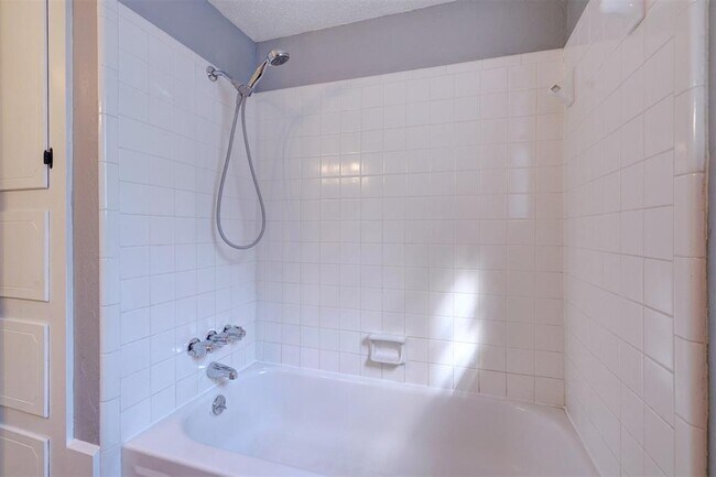 Building Photo - 503 Meadow Lake Dr