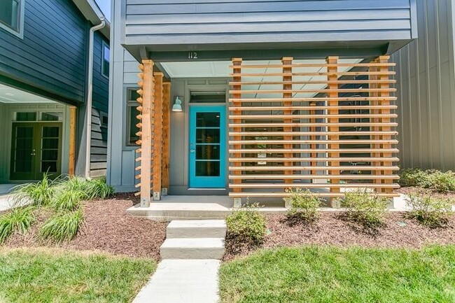 Building Photo - Contemporary East Nashville Home.   MOVE IN SPECIAL $500 OFF ONE MONTH'S RENT