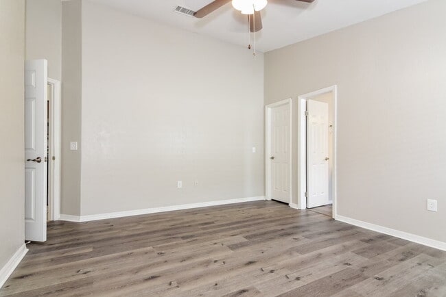 Building Photo - 10827 Peppersong Dr