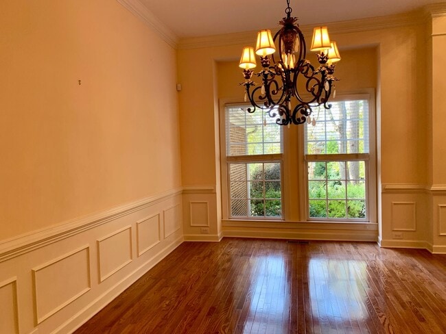 Building Photo - AMAZING Luxurious Residence, Near Educational Facilities, With Upscale Amenities!