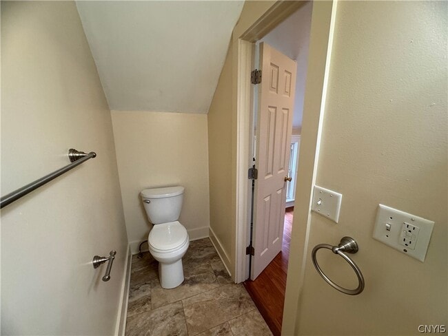 Building Photo - 1714 Valley Dr