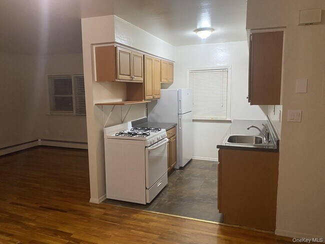 Building Photo - 133 Dubois Ave