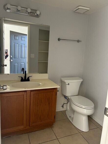 Building Photo - 418 S Sunrise Dr