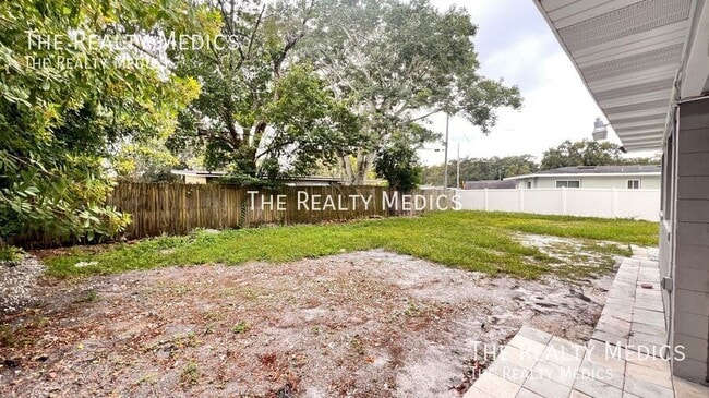 Building Photo - 6216 Lake Underhill Rd