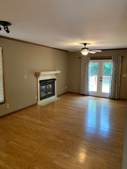 Building Photo - Room in House on Sawmill Rd