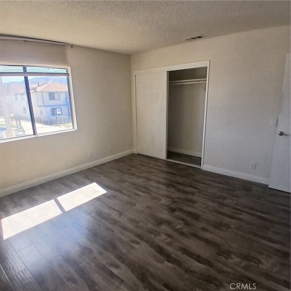 Building Photo - 509 E Ave Q-2