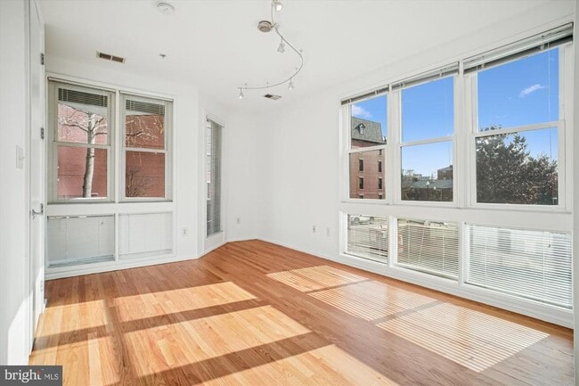 Building Photo - 1662 N Quinn St