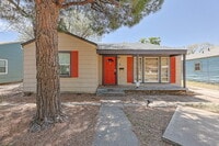 Building Photo - Charming 2 Bedroom Home with Character & Convenient Amenities