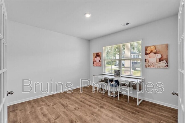 Building Photo - 349 Willowbrooke Way