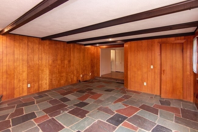 Building Photo - 98 Hillcrest Dr