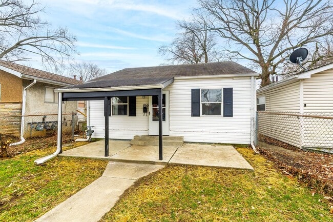 Building Photo - Fully Renovated 2BR Home with Modern Upgra...