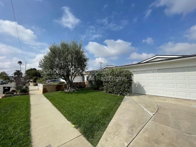 Building Photo - 3153 W 155th St