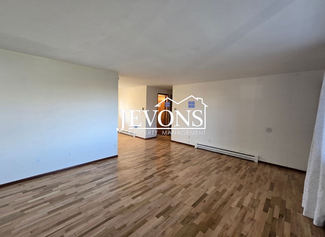 Building Photo - $250 Off First Month's Rent! Easy access to Nob Hill Blvd, 16th Ave, and Summitview Ave for commu...