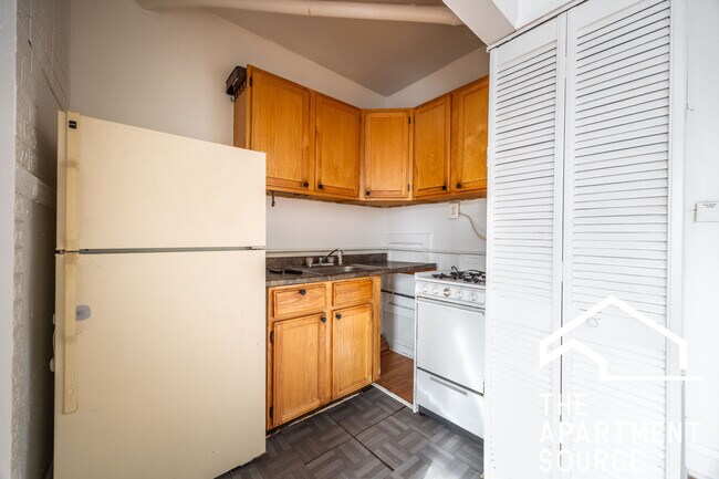 Building Photo - 3420 W Irving Park Rd