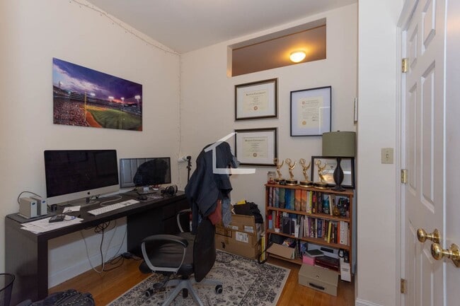 Building Photo - Large, Beautiful renovated 1 bed