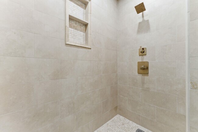 Building Photo - 821 18th St