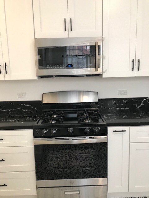 New stove and microwave - 916 S Orange Grove Ave
