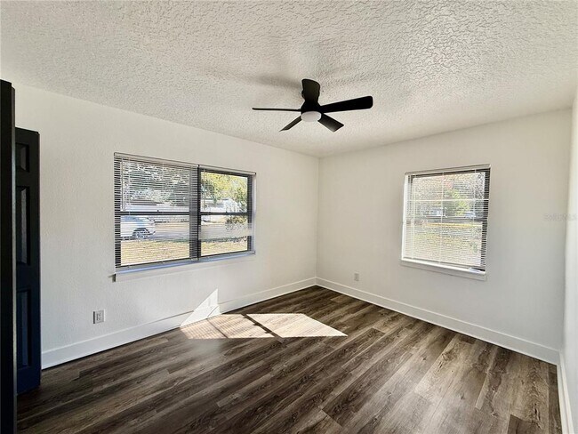 Building Photo - 6124 Dogwood Dr