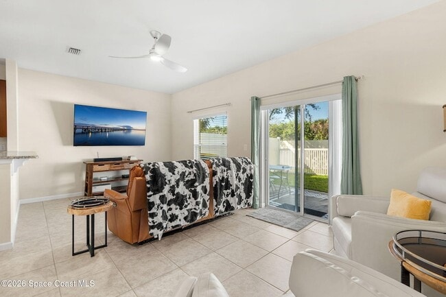 Building Photo - 2545 Revolution St