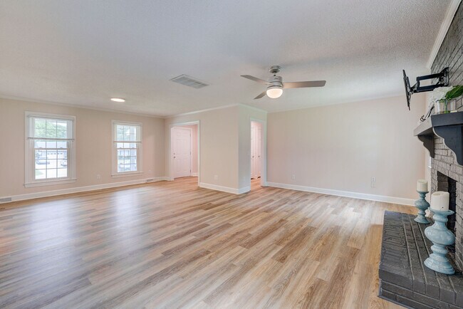 Building Photo - 617 Windemere Rd