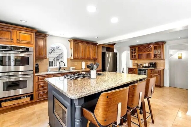 Building Photo - Beautifully Furnished Home – Move-In Ready!