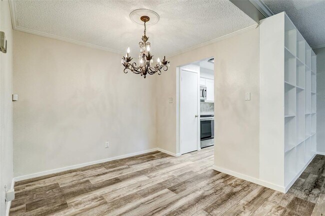 Building Photo - 1100 Augusta Dr