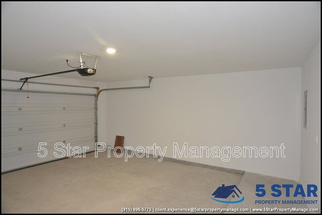 Building Photo - 806 TS Daniel Cadena Dr