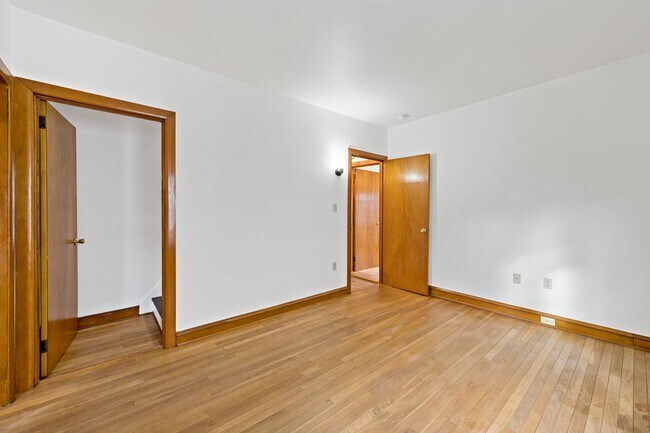 Building Photo - Spacious 4 Bedroom | 1.5 Bath | 1 Car Garage For Rent -Northampton PA