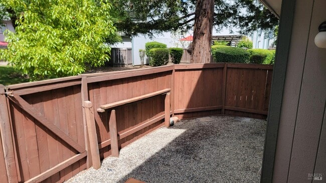 Building Photo - 2315 Cross Ave