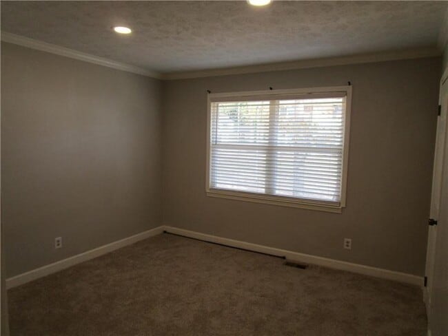 Building Photo - 1235 Riverside Dr