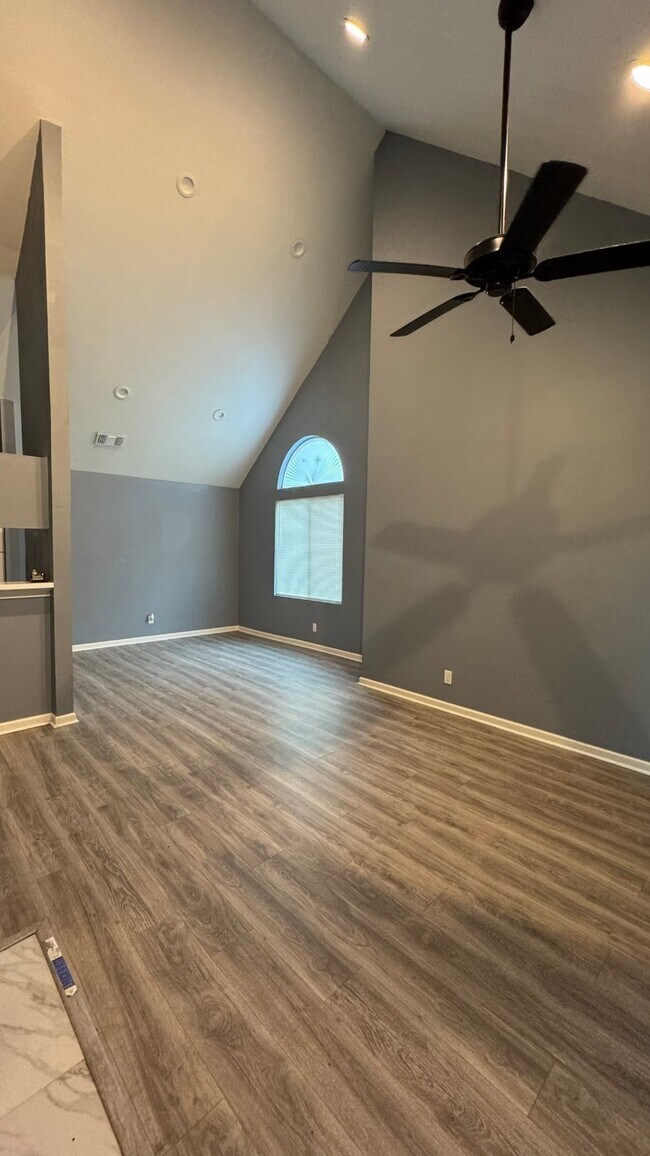 Building Photo - 14550 Fonmeadow Dr