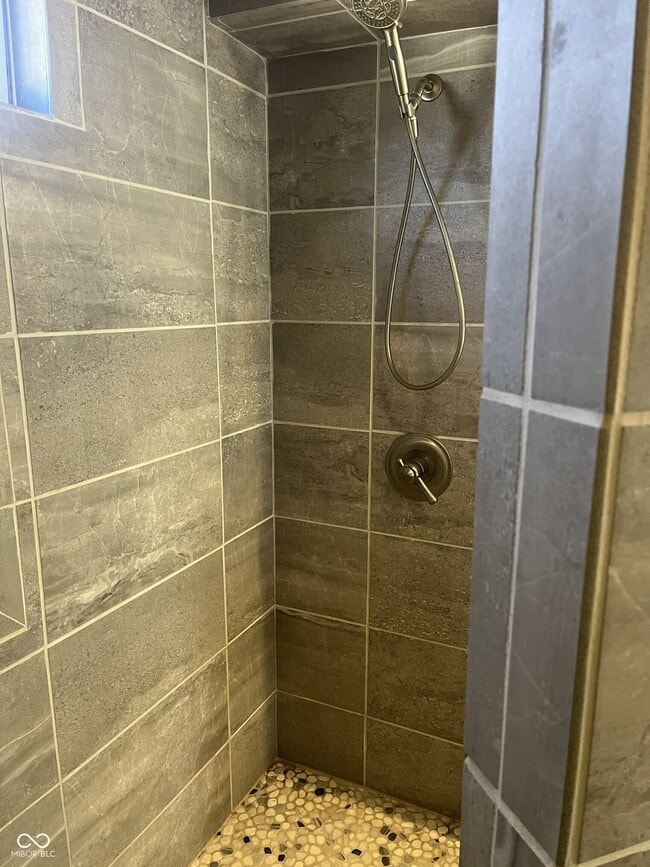 Building Photo - 1480 E 71st St