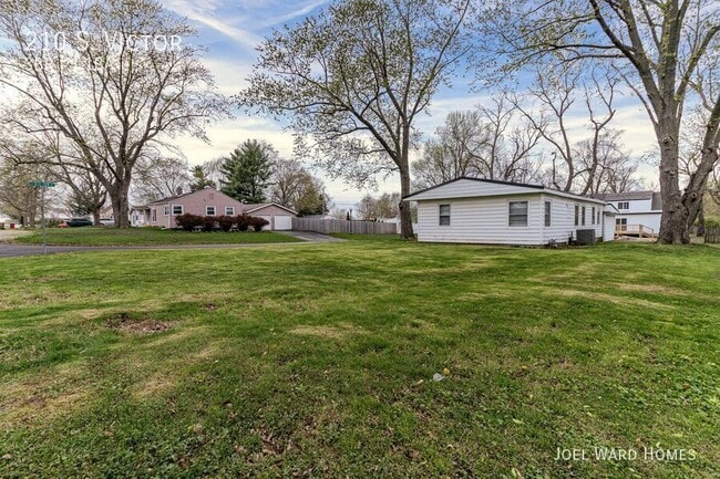 Building Photo - 210 S. Victor-