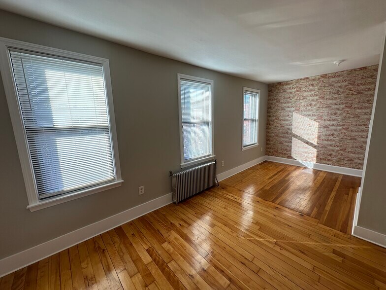 Building Photo - 39 Beacon St