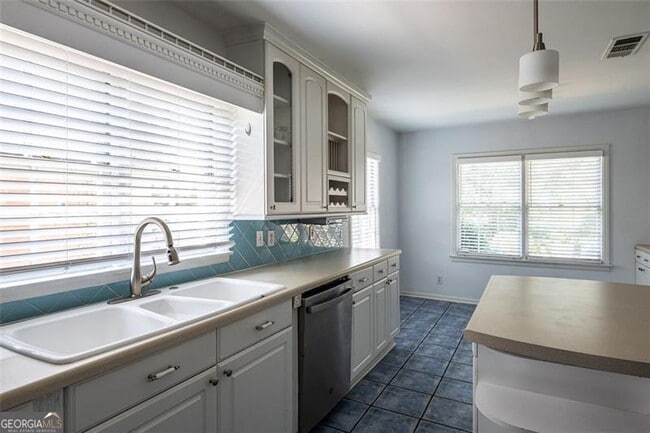 Building Photo - 1205 Spring Valley Ln NE