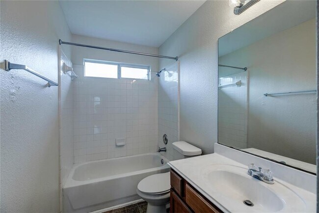 Building Photo - 16712 Hamilton Point Cir