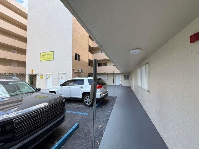 Building Photo - 2735 W 52nd St