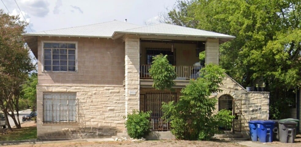 Front of the building - 2057 W Summit Ave