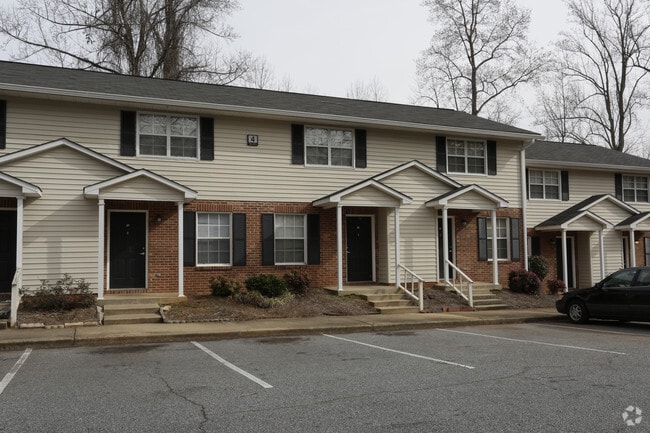 Primary Photo - Poplar Creek Apartments