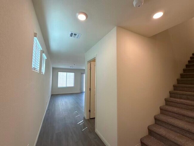 Building Photo - 10415 Ricordi St