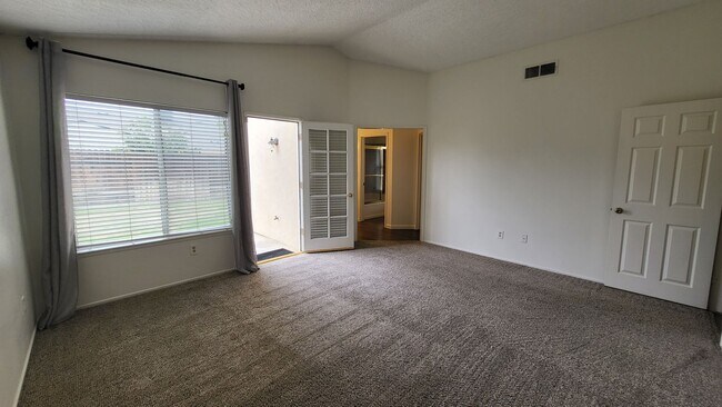 Building Photo - 6601 Camphor Ct