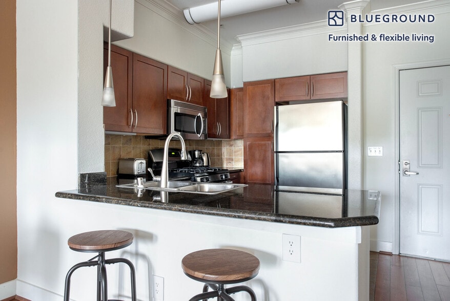 Building Photo - 7225 Crescent Prk W