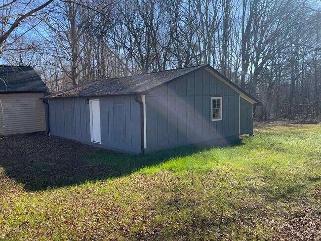 Building Photo - 3345 E Ridge Rd