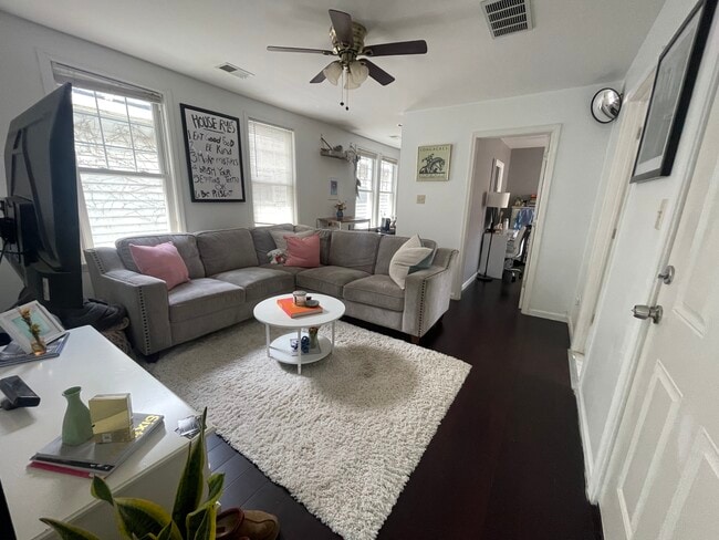 Building Photo - 1828 N Bissell St