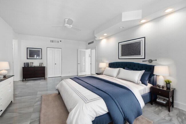 Building Photo - 300 SE 5th Ave