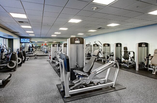 Building Photo - 910 Lenora St