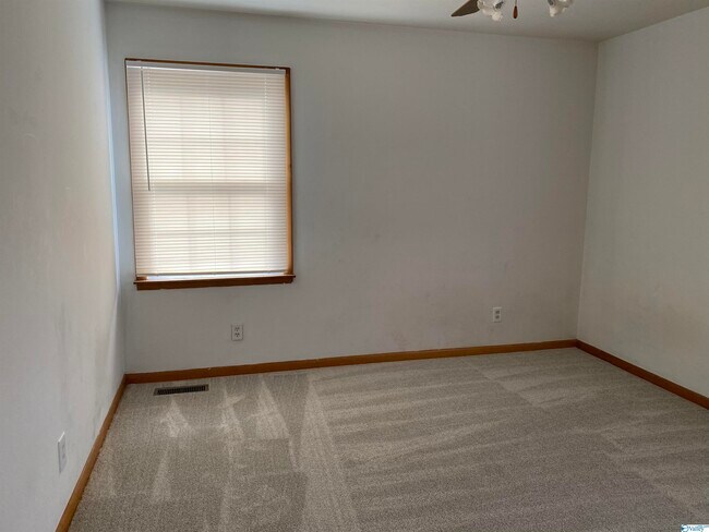 Building Photo - 4211 Tee Jay Dr NW