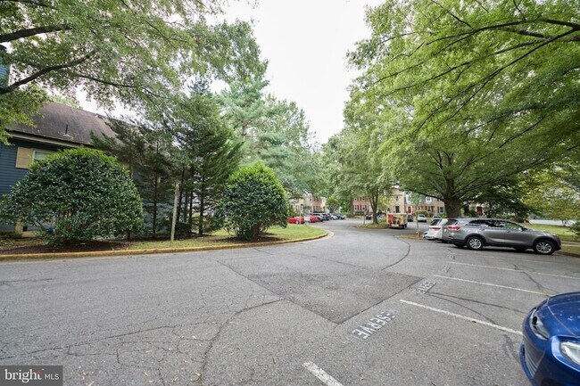 Building Photo - 9900 Kingsbridge Dr