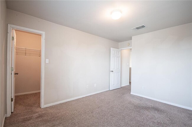 Building Photo - 9215 Pioneer Forest Dr